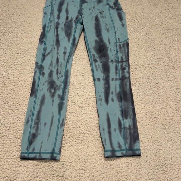 Lululemon Invigorate High-Rise
Forest Shibori Graphite Grey Desert Teal size 4 - Picture 3 of 7